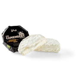 Auf dem Bild ist ein Stück Bio-Camembert vom Wasserbüffel zu sehen, das teilweise aufgeschnitten ist.