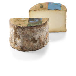 Auf dem Bild ist ein Stück Käse namens 