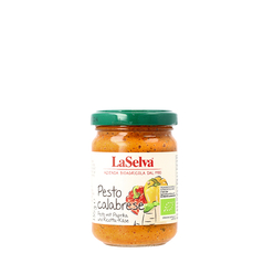 Auf dem Bild ist ein Glas Pesto calabrese der Marke LaSelva zu sehen, das mit Paprika und Ricotta-Käse hergestellt wurde.