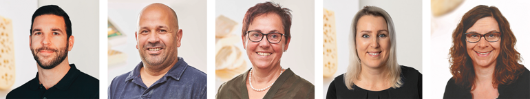 Das Bild zeigt eine Gruppe von fünf Personen, die lächelnd in die Kamera blicken.